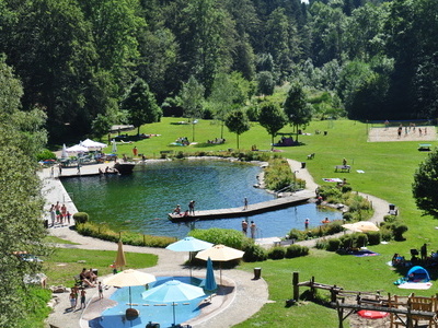 Blick auf den Naturena Badesee in Birkendorf  Gemeinde hlingen-Birkendorf